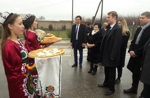 Украинское посольство в таджикистане. Леваканд Таджикистан. Посольство Украины в Таджикистане. Таджикистан город ЛЕВАКАНТ. Душанбе леваканд.