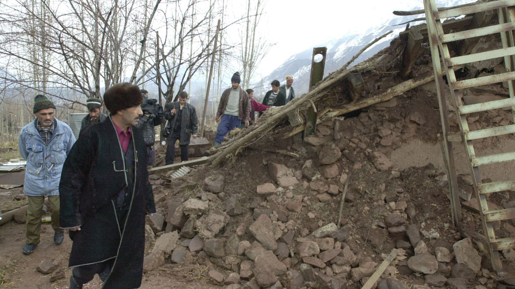 Кишлак умер или жив. Шарора Таджикистан землетрясение. Землетрясение в Таджикистане 2021. Офтобруй Таджикистан землетрясение. Землетрясение в Таджикистане 21.03.2024.