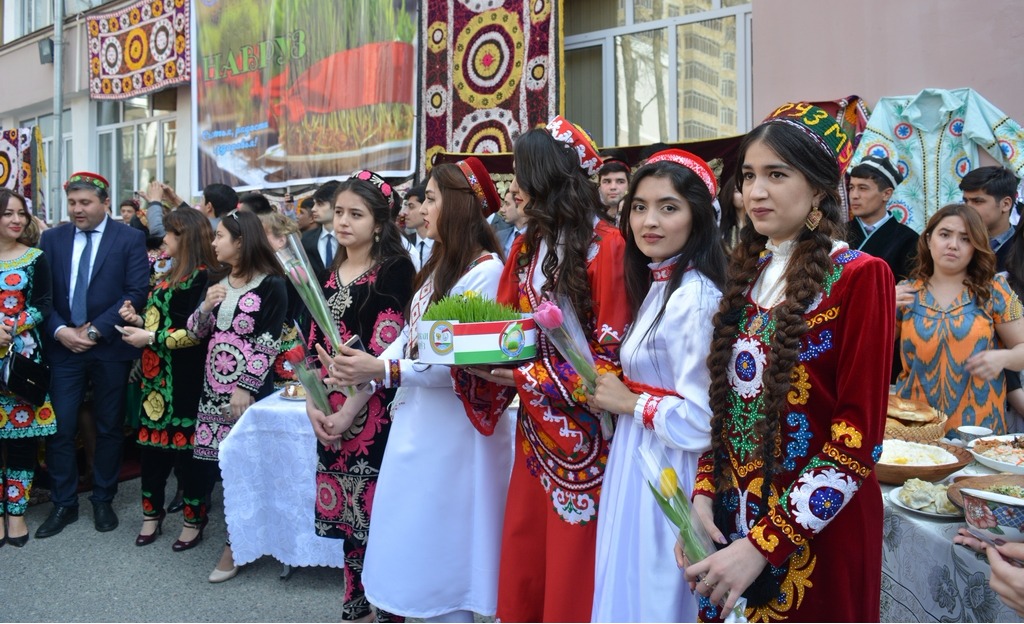 Навруз 2024 таджикистан когда. Национальный праздник Навруз в Таджикистане. Навруз Таджикистан Душанбе. Навруз Эмомали. Навруз 2022 Таджикистан.